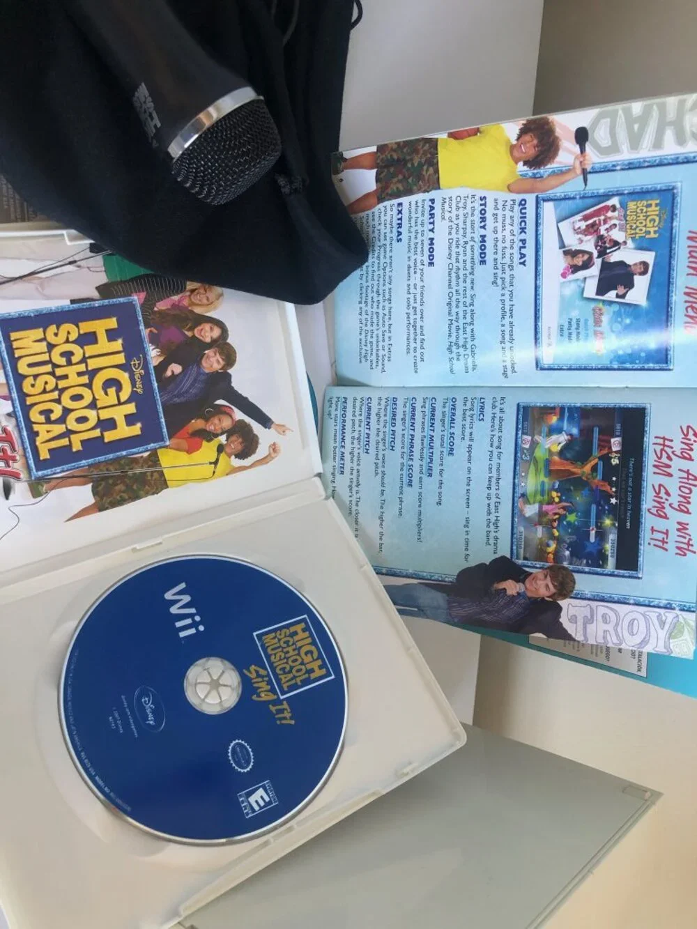 Disney High School Musical Game + Case + Karaoke (Kolaoki) Mic – unused